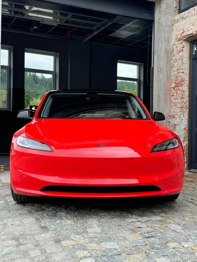 Barevné polepy - barevný celopolep - Tesla